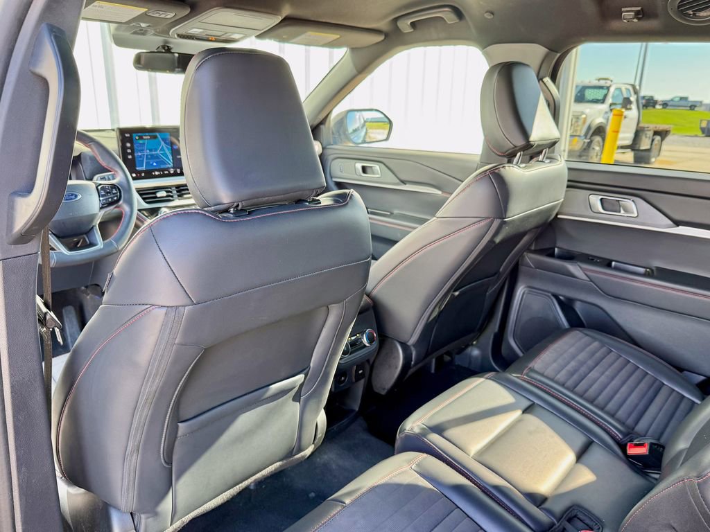 Used 2025 Ford Explorer ST-Line w/ ST-Line Street Pack image 14