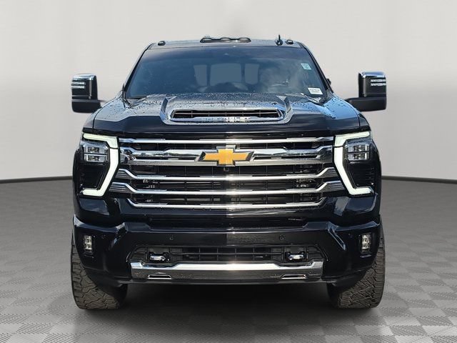 Used 2024 Chevrolet Silverado 2500 High Country w/ High Country Premium Package AWD/4WD image 2