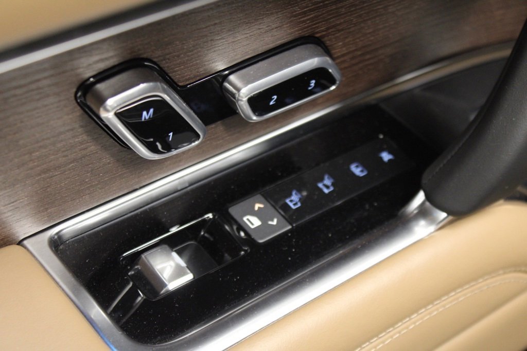 Used 2024 Land Rover Range Rover Long Wheelbase Autobiography image 36