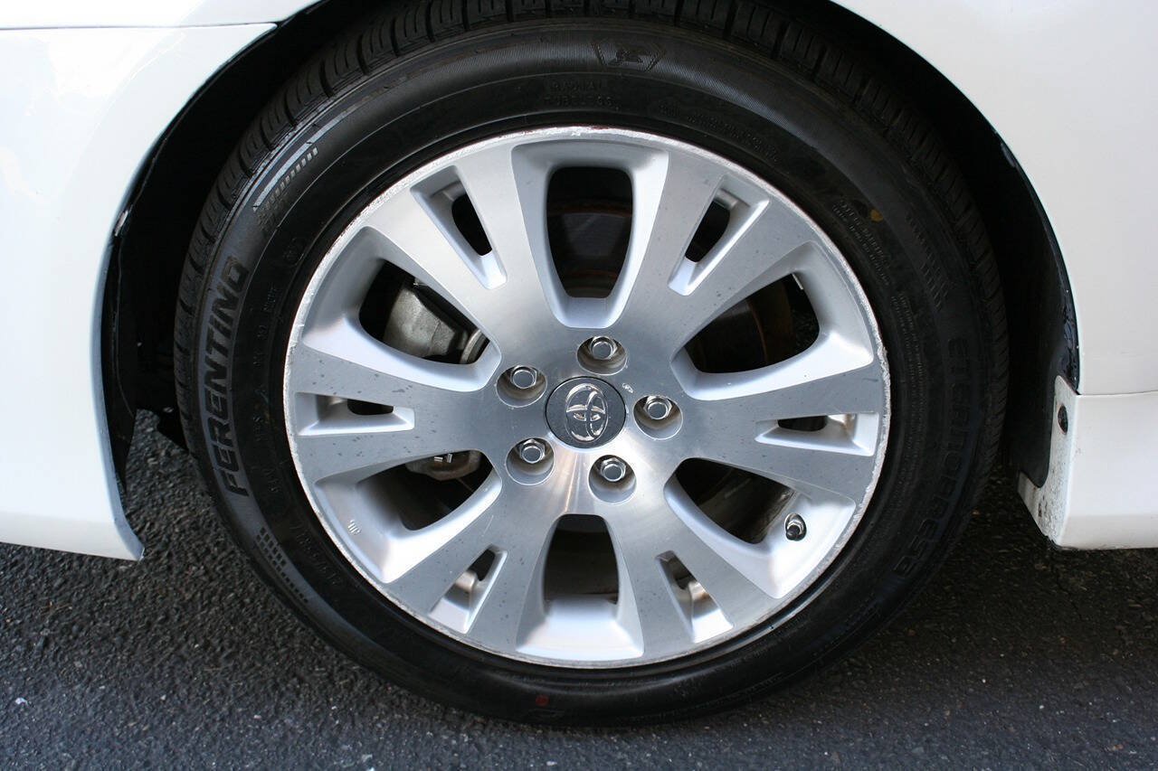 Used 2011 Toyota Avalon FWD image 9