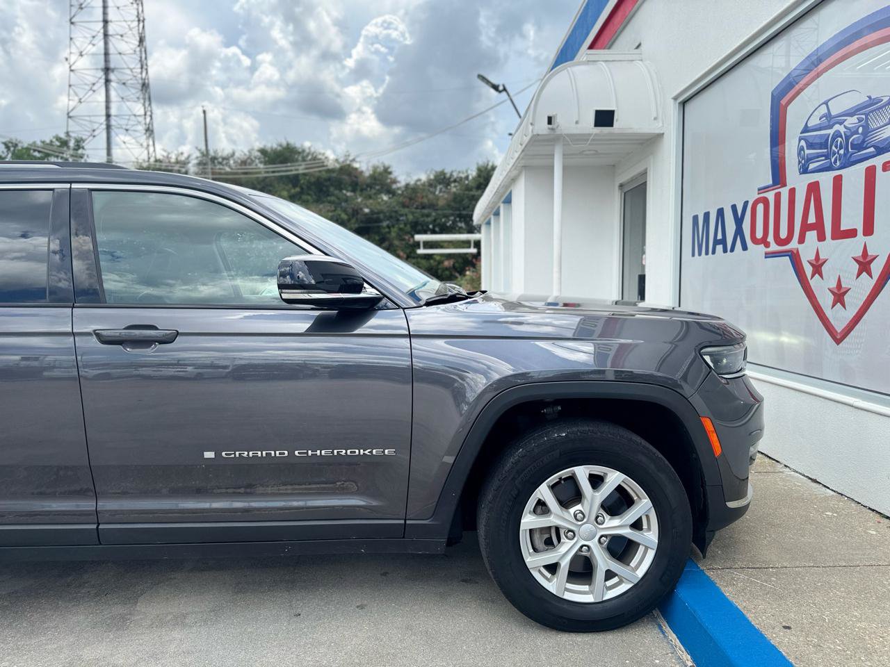Used 2023 Jeep Grand Cherokee L Limited AWD/4WD image 30