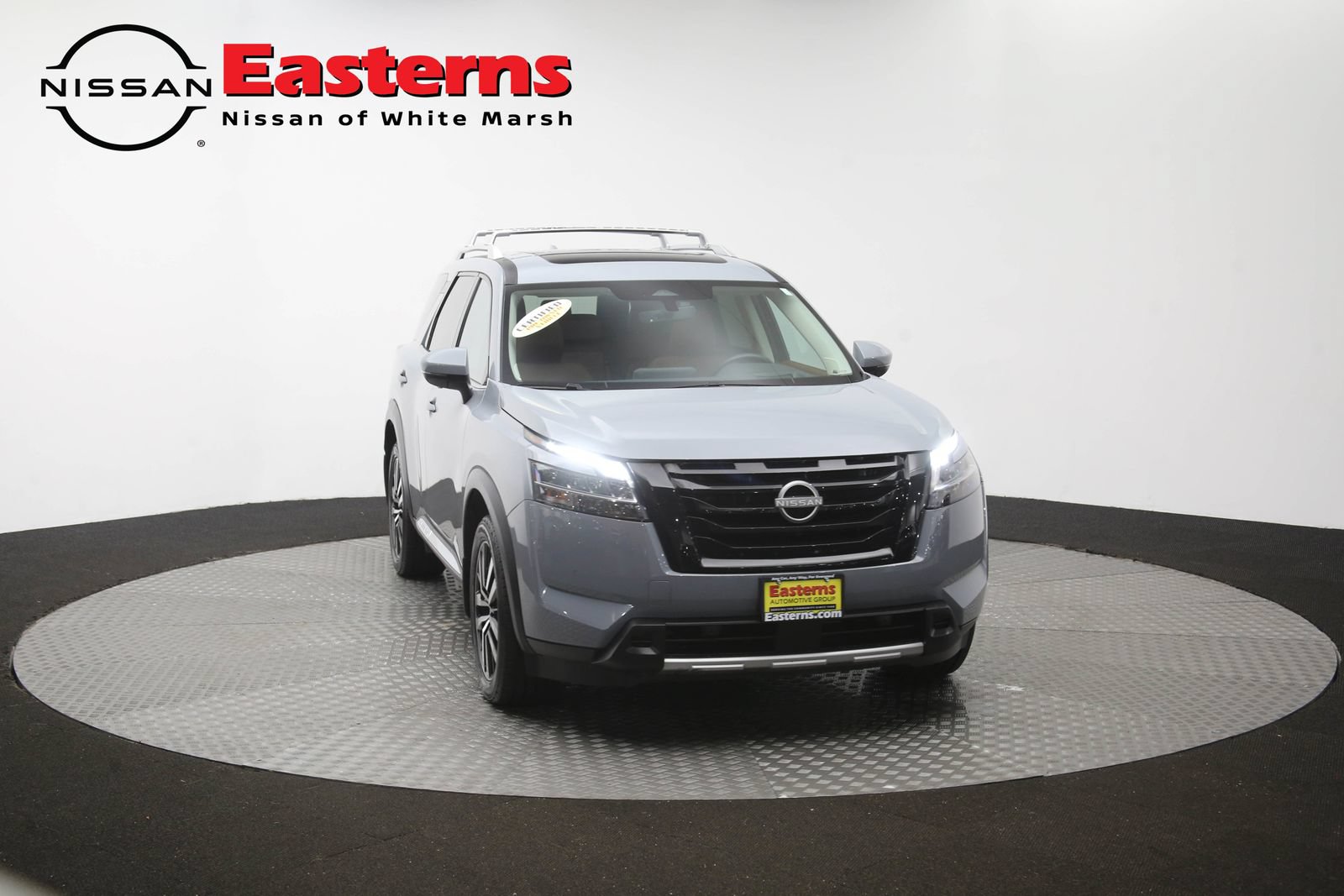 Used 2024 Nissan Pathfinder Platinum w/ Black Appearance Package AWD/4WD image 55