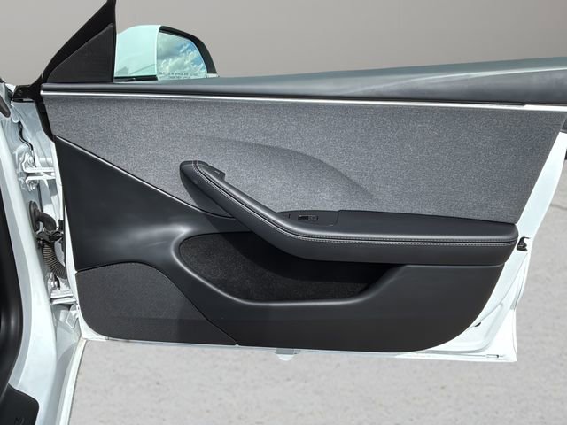 Used 2025 Tesla Model 3 image 13