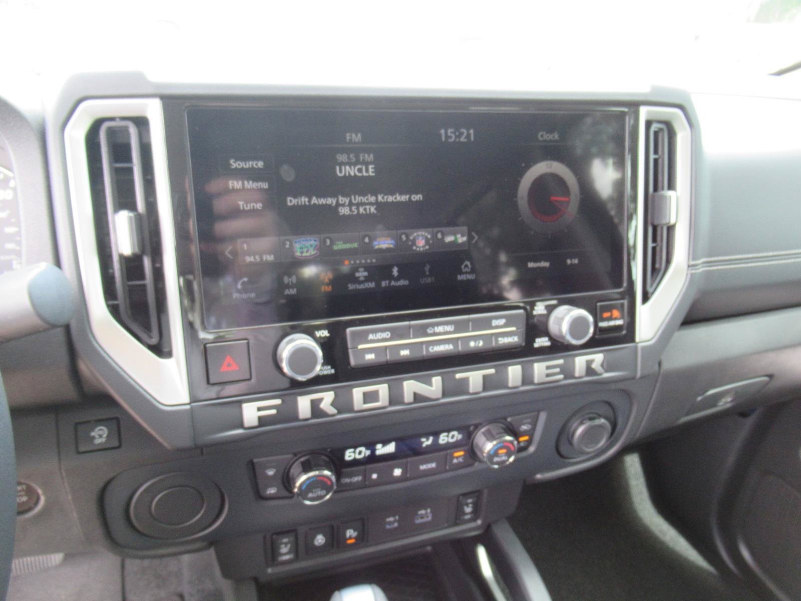 Used 2026 Nissan Frontier SV w/ SV Convenience Package RWD image 27