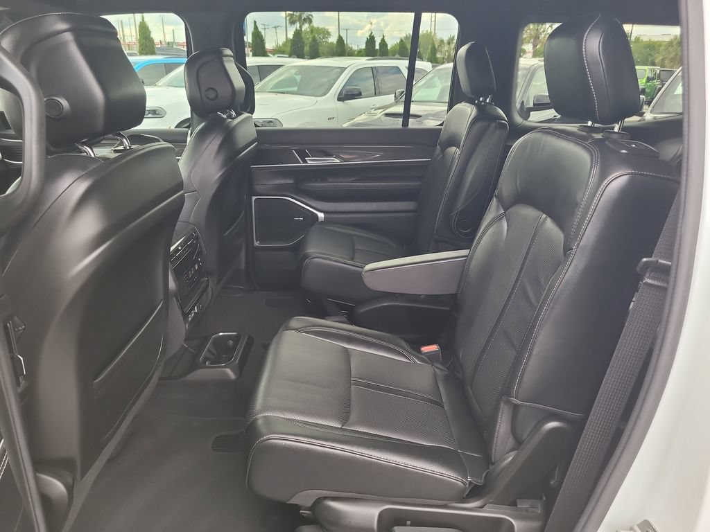 Certified 2022 Jeep Wagoneer Series III w/ Flexible Seating Group RWD image 14