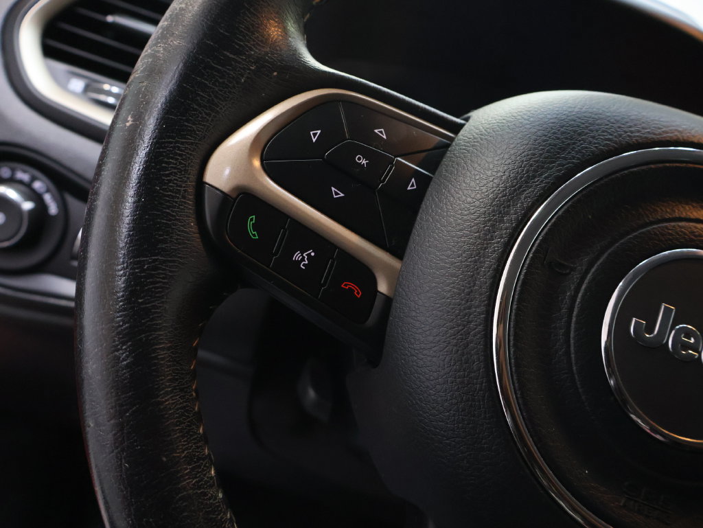 Used 2017 Jeep Renegade Limited FWD image 19