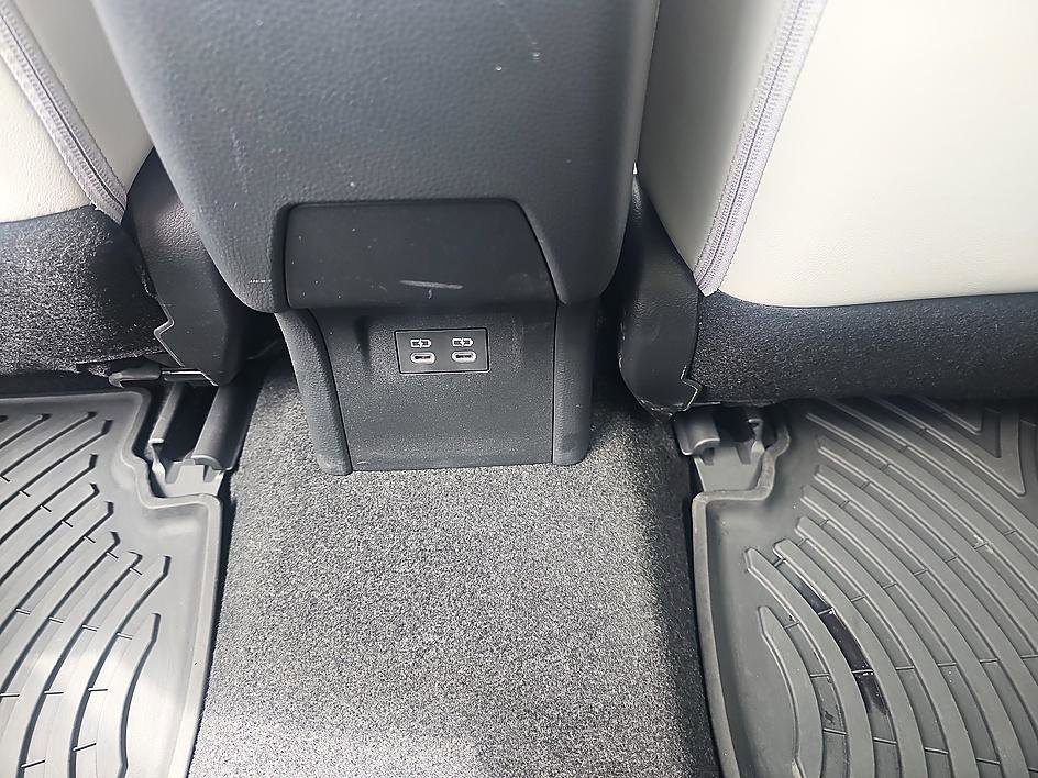 Used 2024 Toyota Prius XLE image 30