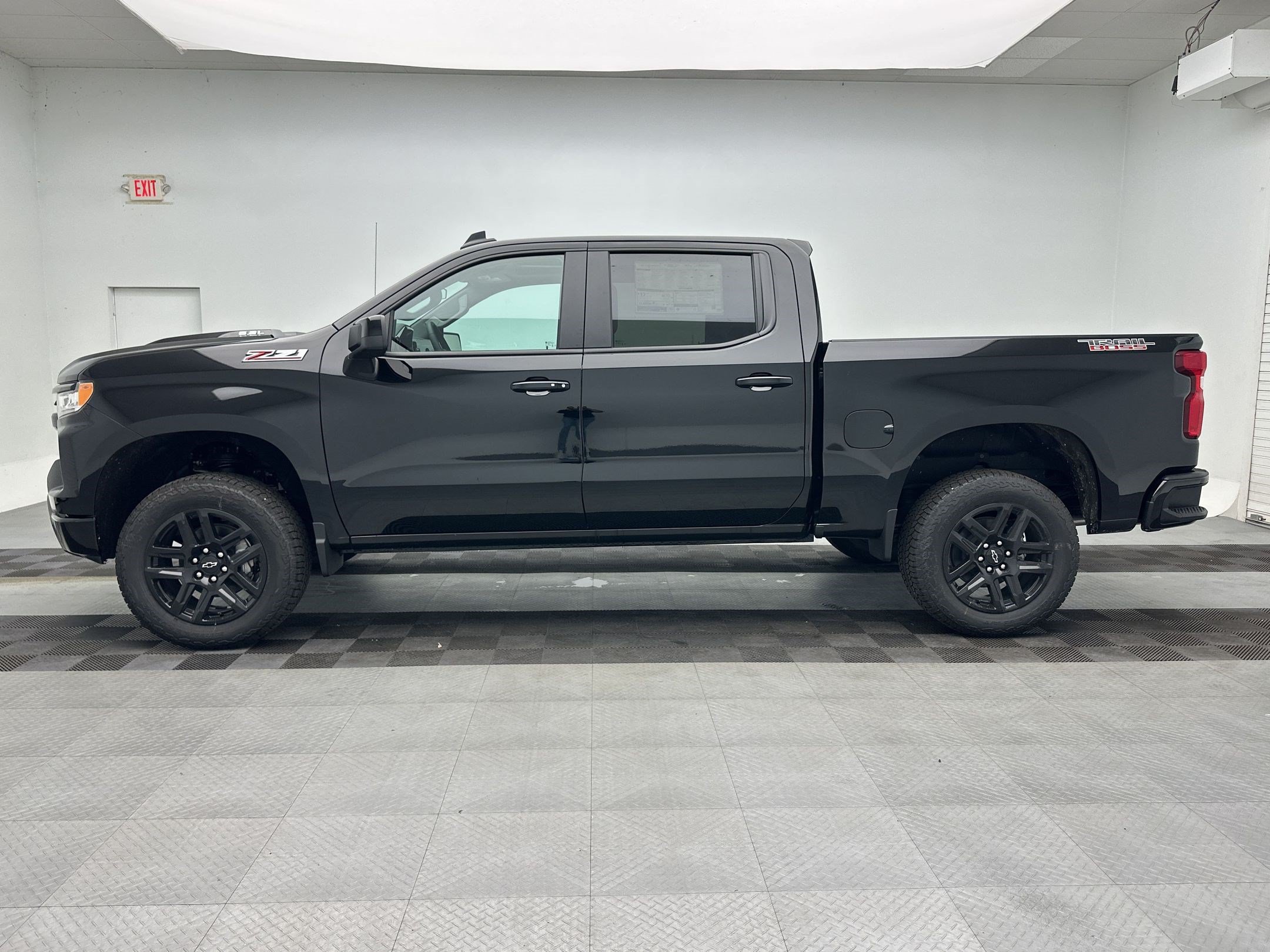 New 2026 Chevrolet Silverado 1500 LT Trail Boss w/ Convenience Package II AWD/4WD image 2