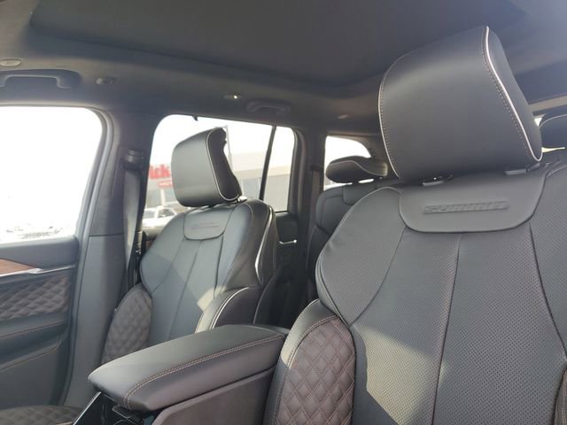 New 2026 Jeep Grand Cherokee Summit w/ Obsidian Package image 11