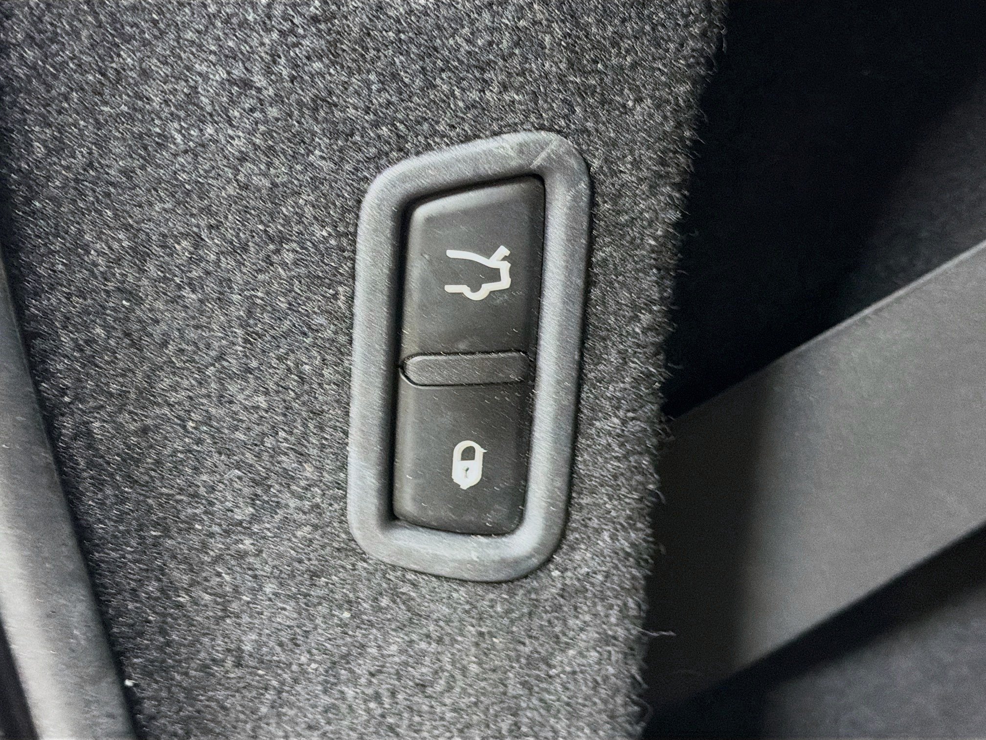 Used 2018 Maserati Levante GranLusso AWD/4WD image 12