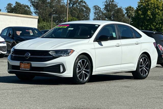 Used 2024 Volkswagen Jetta Sport image 8