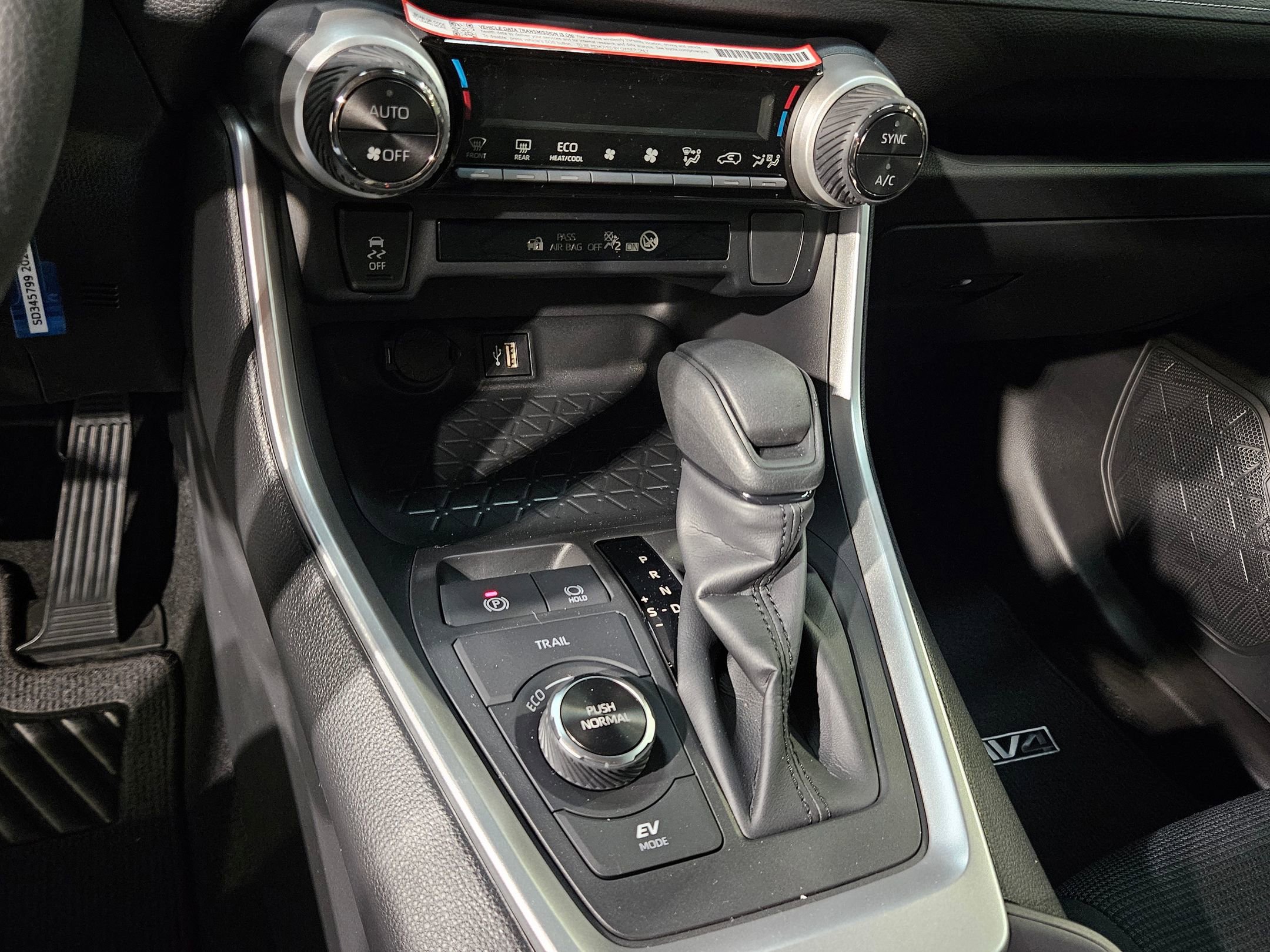 New 2025 Toyota RAV4 LE image 18