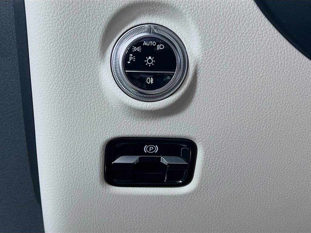 Used 2026 Mercedes-Benz CLE 300 4MATIC Coupe image 11