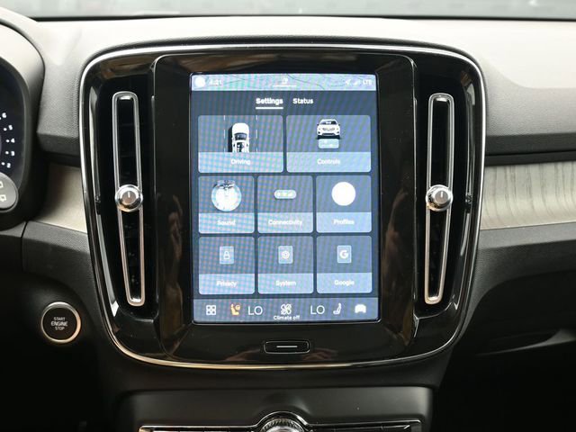 Used 2023 Volvo XC40 B4 Plus w/ Driver Assist Package FWD image 15