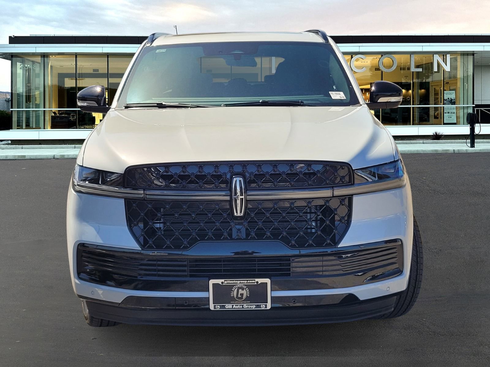 New 2026 Lincoln Navigator L Reserve AWD/4WD image 2