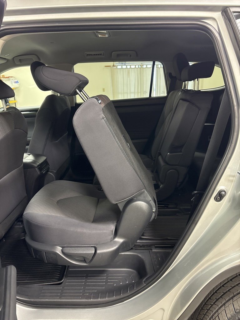 Used 2023 Toyota Highlander L image 27