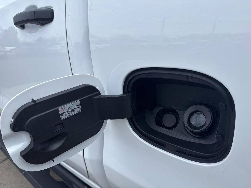 Used 2023 GMC Sierra 1500 Pro w/ Graphite Edition image 18