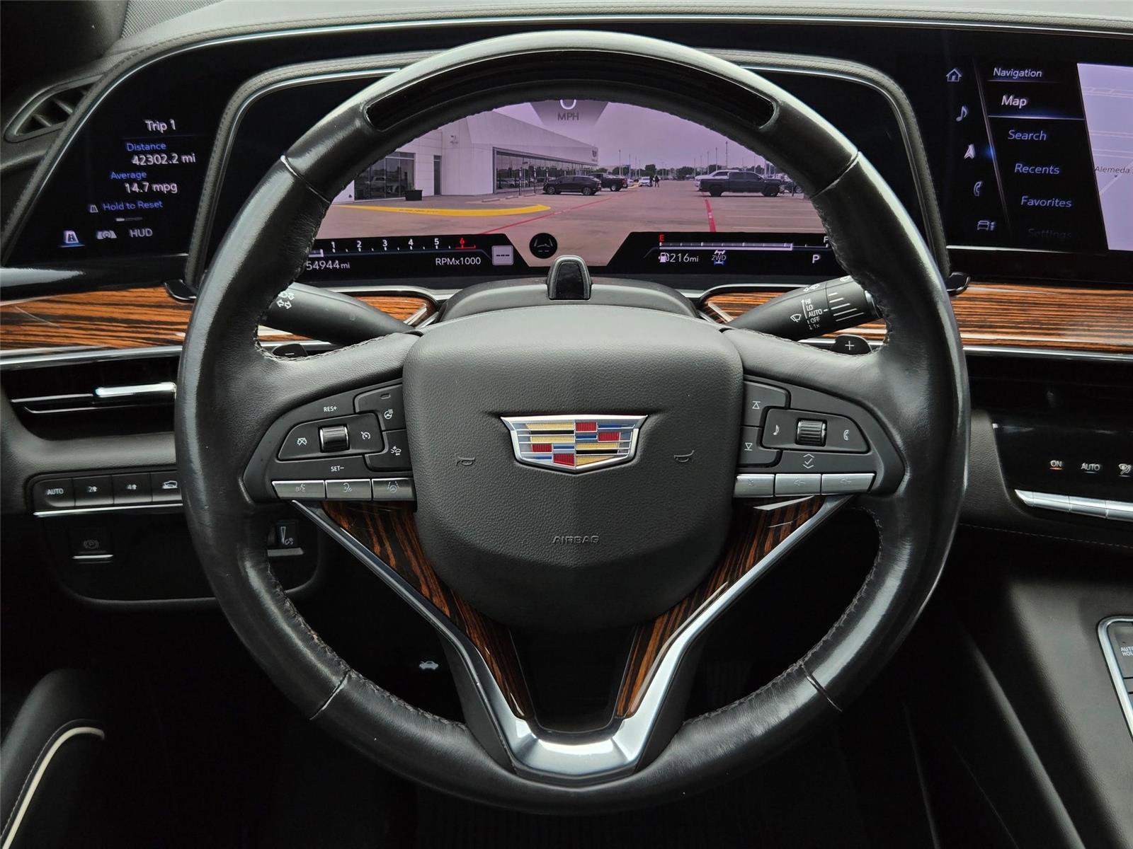 Used 2022 Cadillac Escalade Premium Luxury AWD/4WD image 15