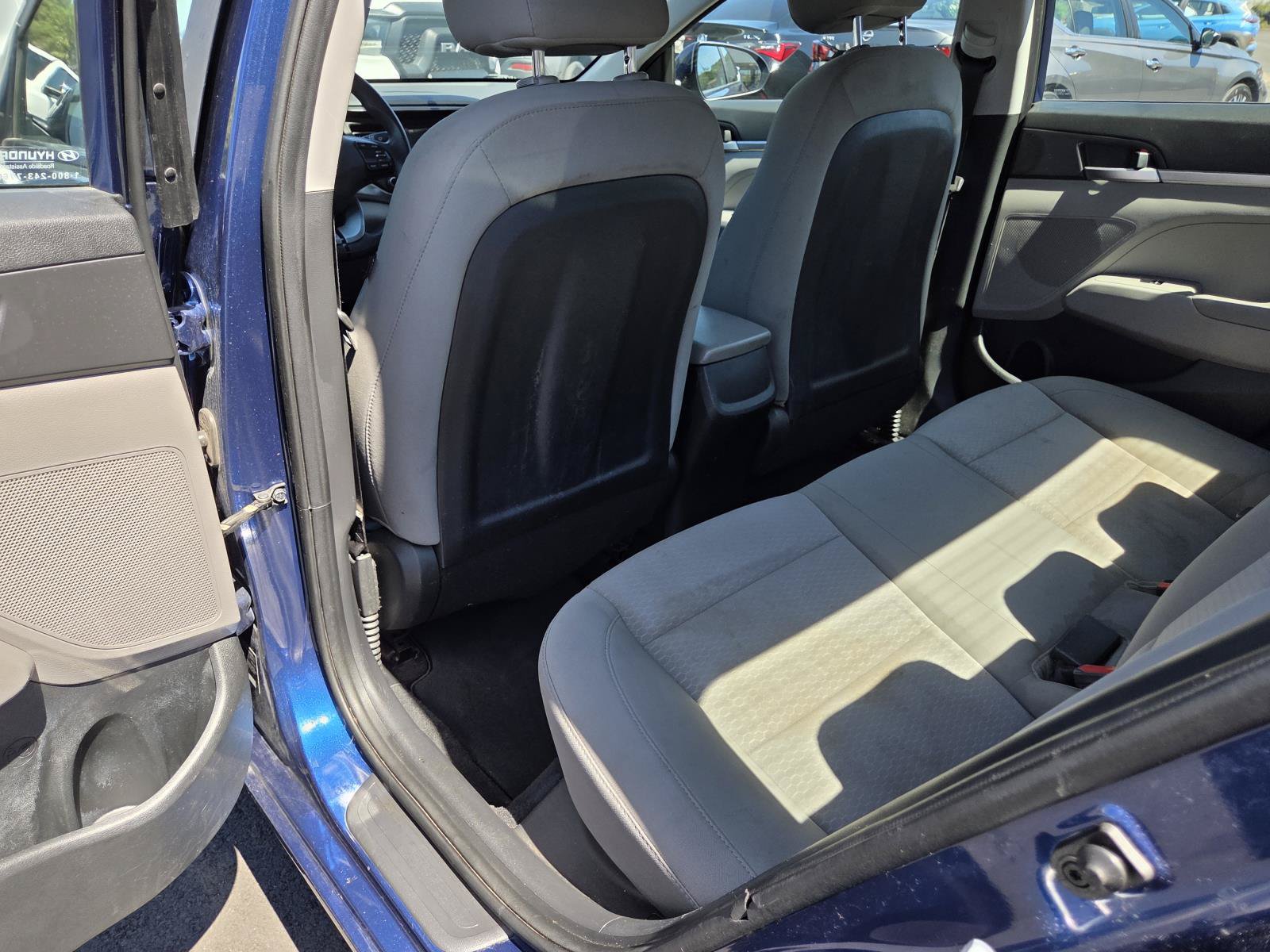 Used 2019 Hyundai Elantra SE FWD image 14