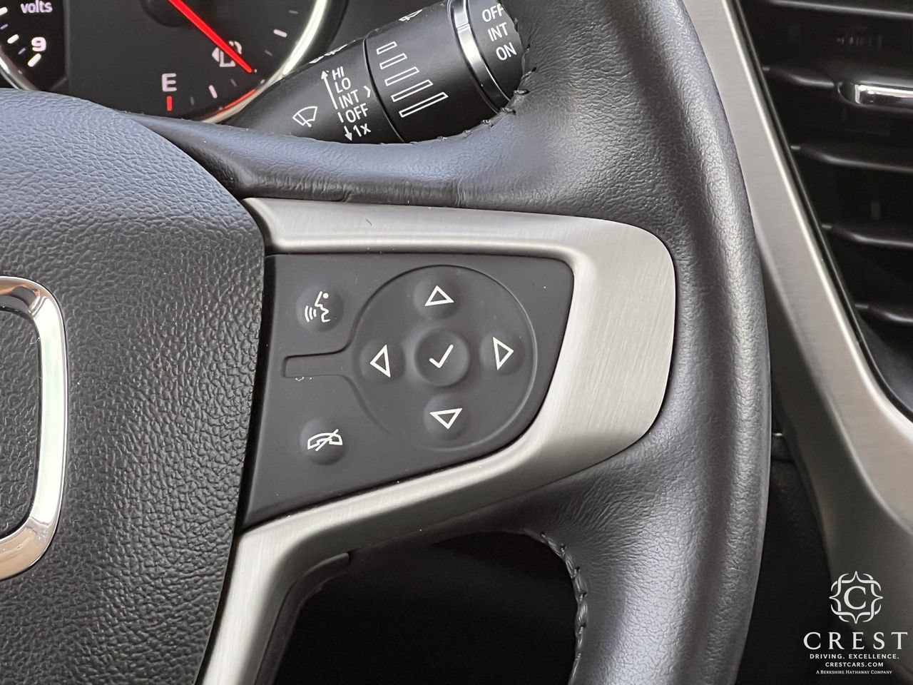 Used 2022 GMC Acadia Denali w/ Denali Technology Package FWD image 14