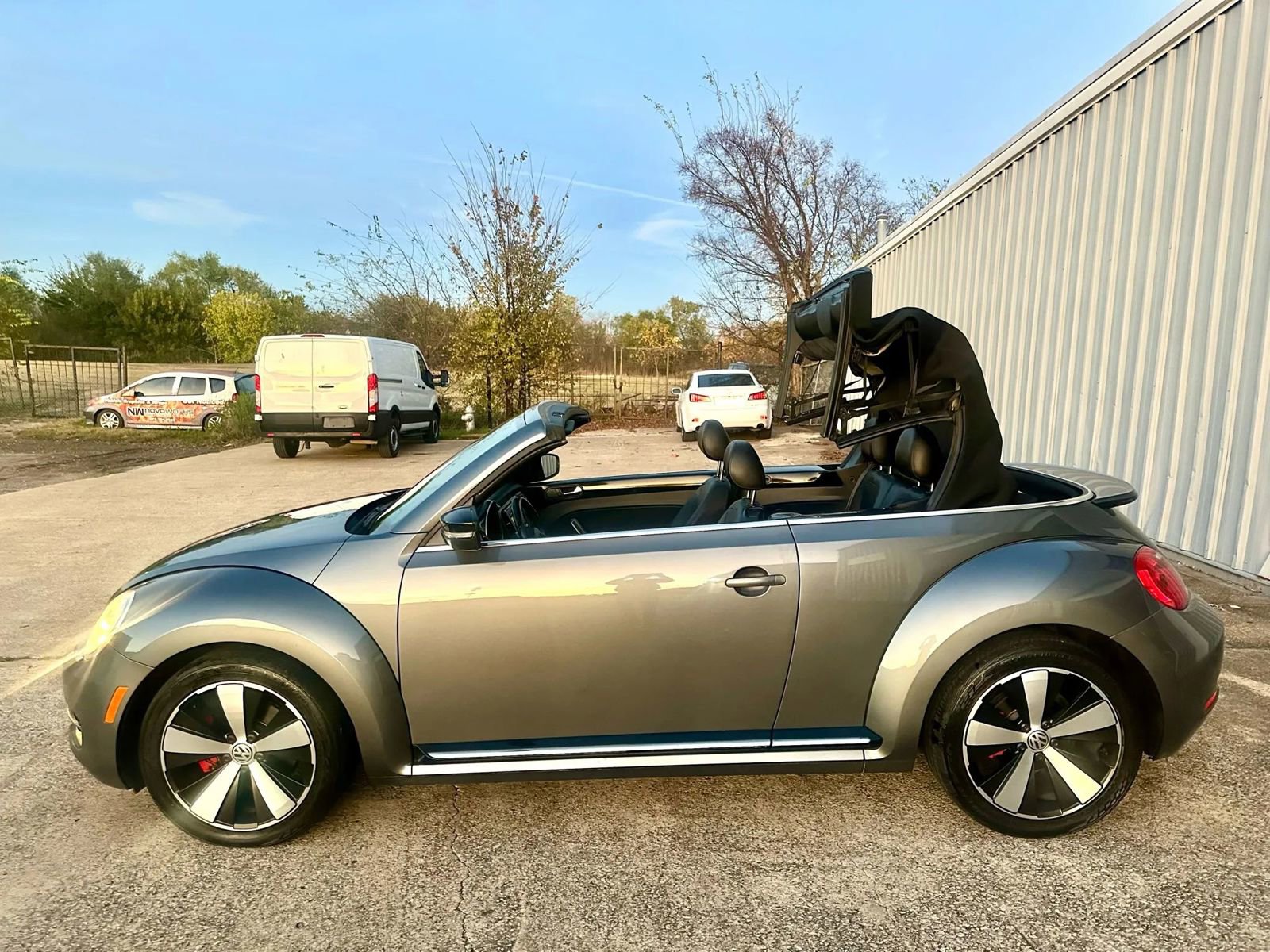 Used 2013 Volkswagen Beetle 2.0T image 6