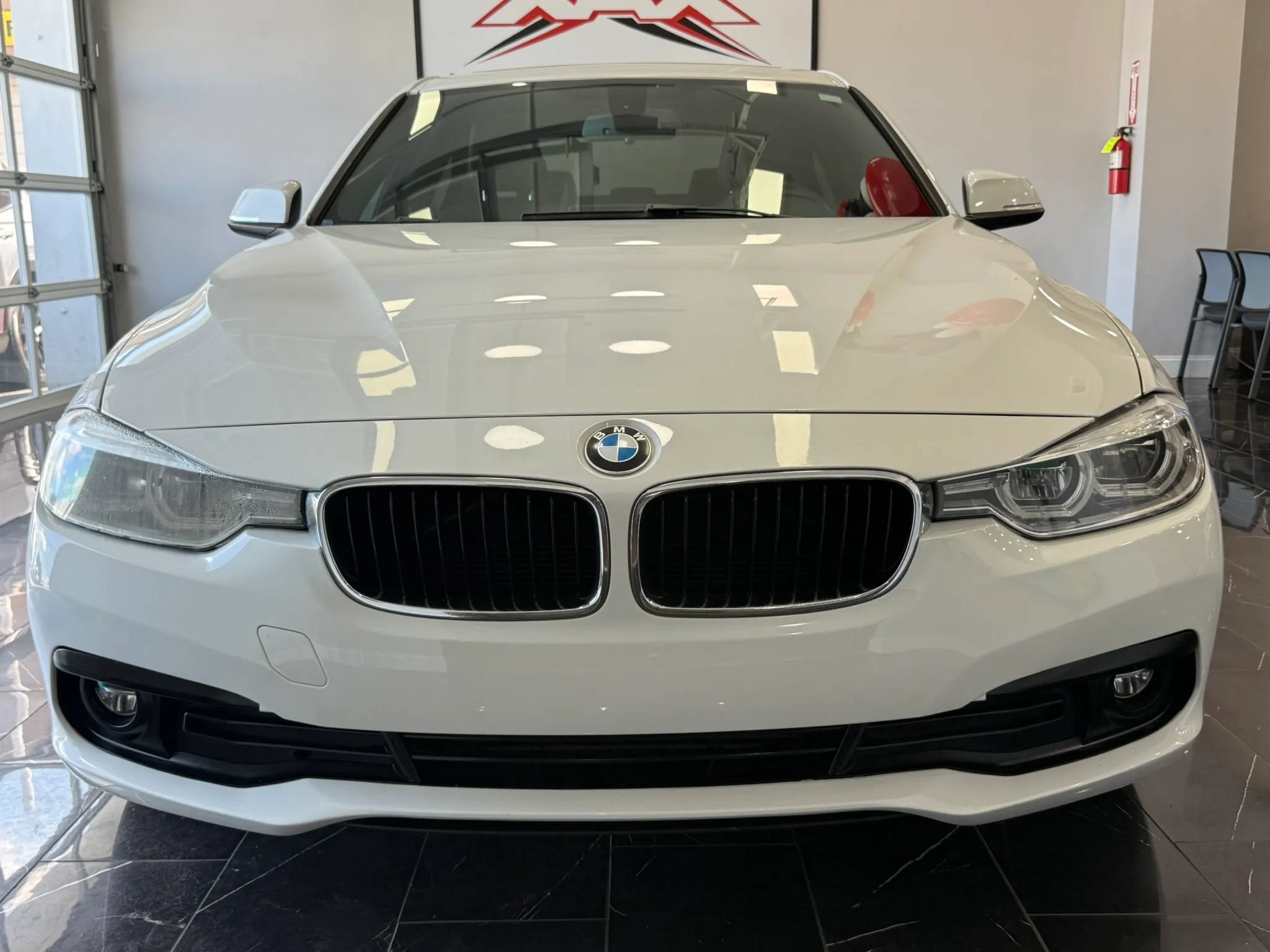 Used 2018 BMW 320i Sedan RWD image 2