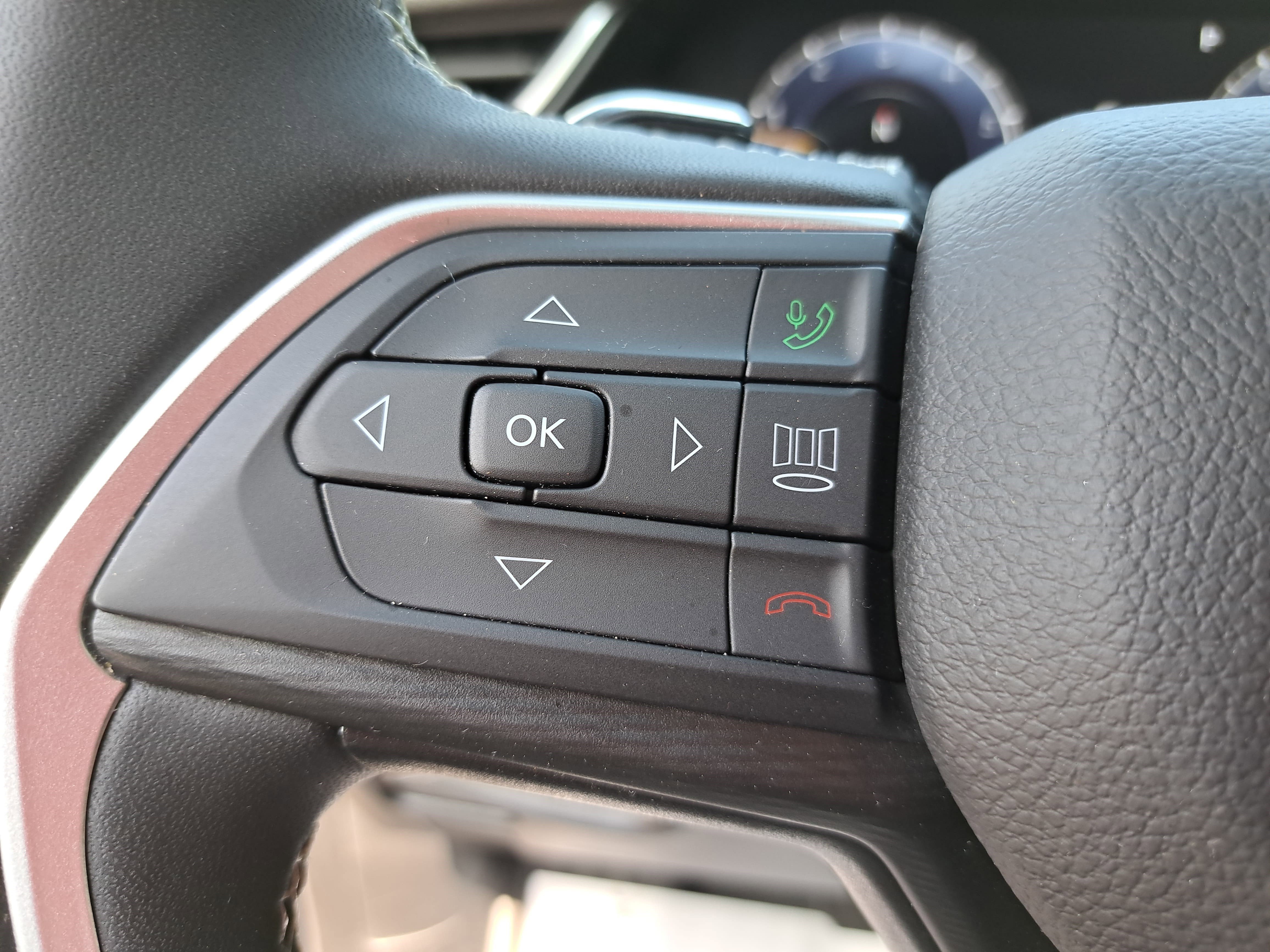 Used 2024 Jeep Grand Cherokee Altitude image 17