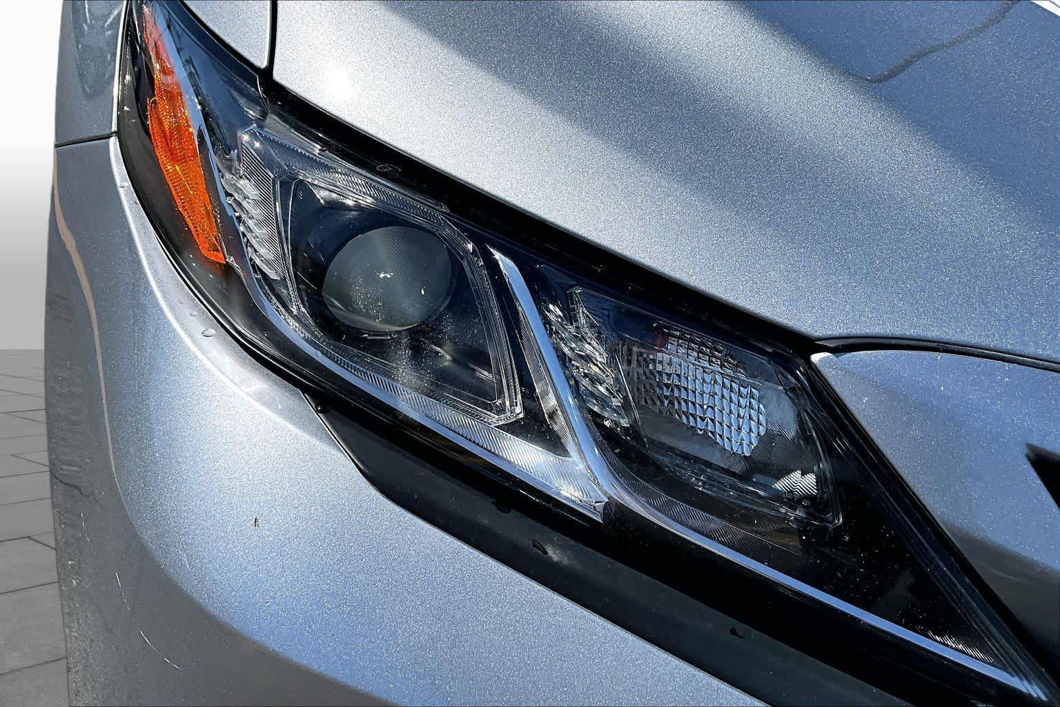 Used 2020 Toyota Camry SE w/ Convenience Package FWD image 27