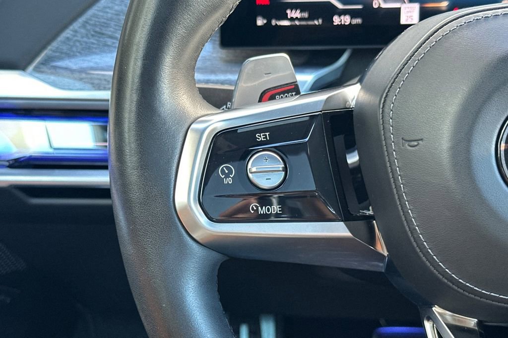 Used 2023 BMW 740i image 27