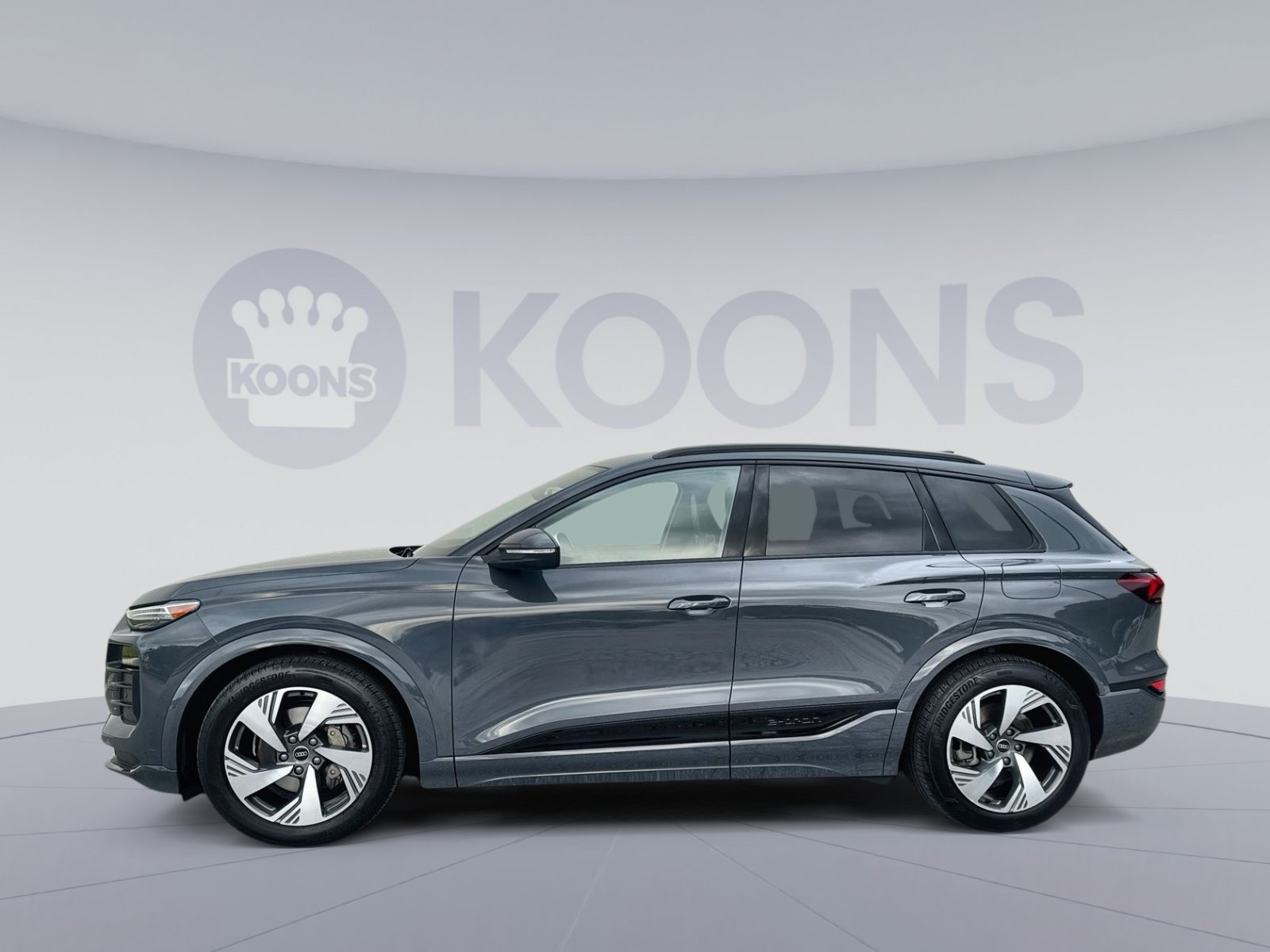 Used 2025 Audi Q6 e-tron Prestige AWD/4WD image 2