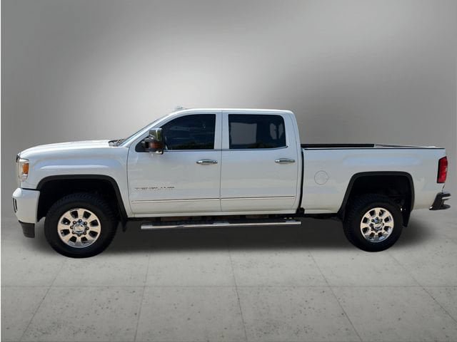Used 2015 GMC Sierra 2500 Denali w/ Duramax Plus Package AWD/4WD image 2