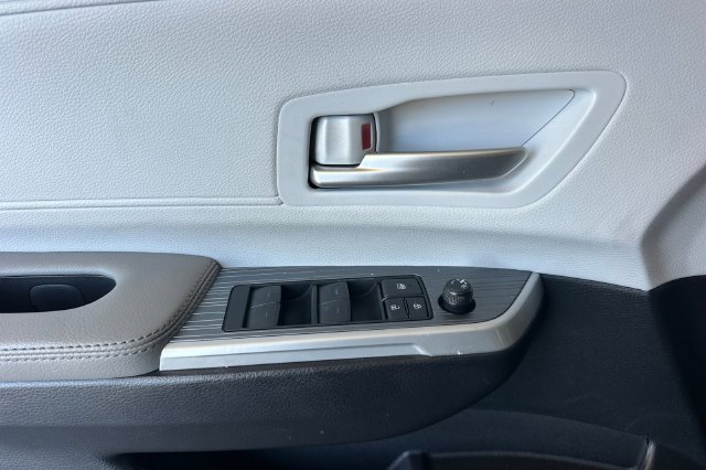 Certified 2026 Toyota Sienna XLE FWD image 14