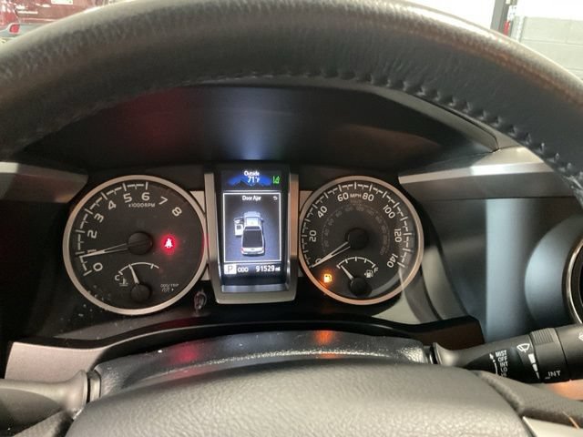 Used 2018 Toyota Tacoma SR5 AWD/4WD image 23