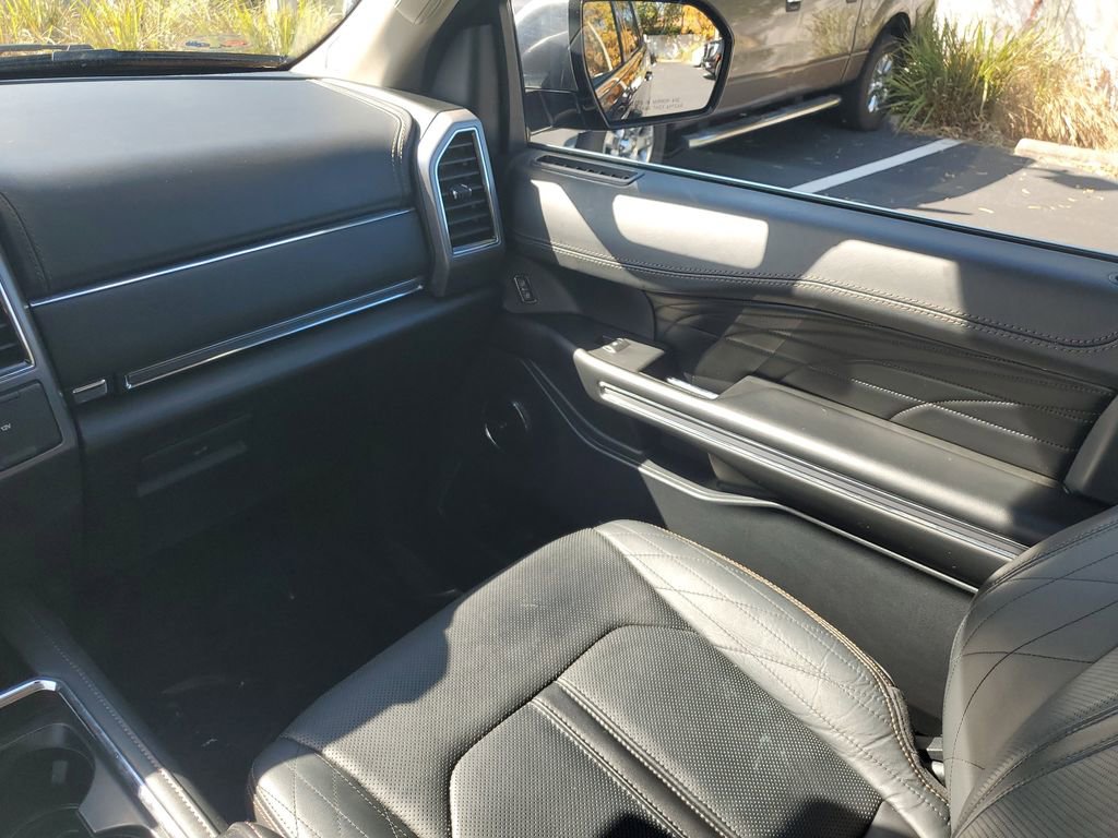Used 2020 Ford Expedition Platinum image 18