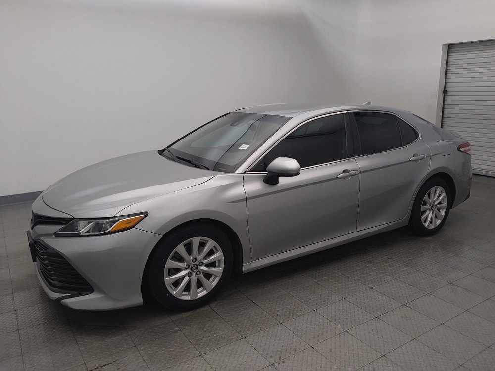 Used 2019 Toyota Camry LE image 2