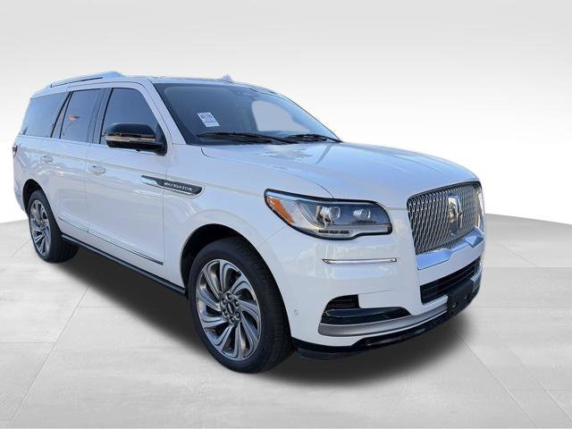 Certified 2023 Lincoln Navigator Reserve AWD/4WD image 12