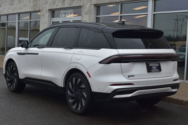 Used 2024 Lincoln Nautilus Reserve w/ Equipment Group 202A image 10