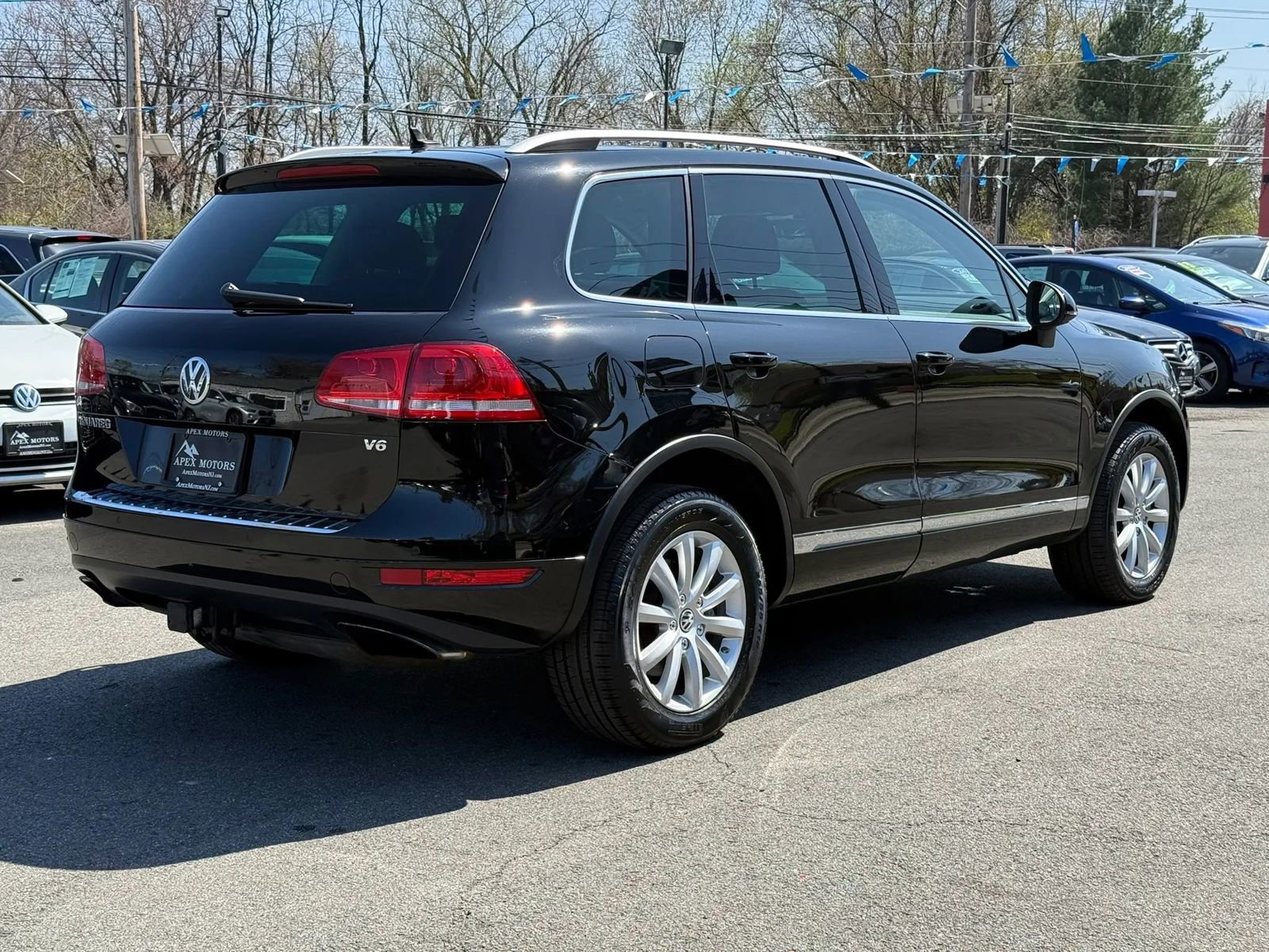 Used 2012 Volkswagen Touareg Sport image 13