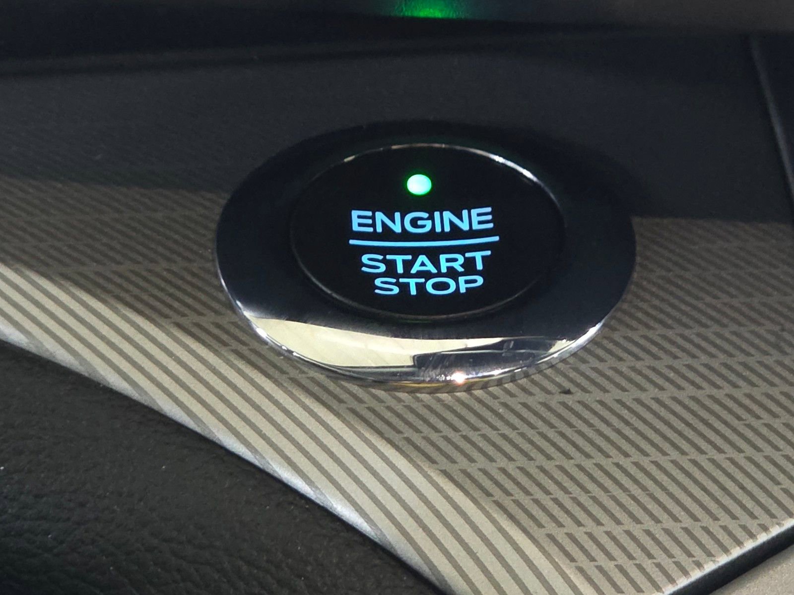 Used 2021 Ford Explorer XLT w/ Equipment Group 202A image 31