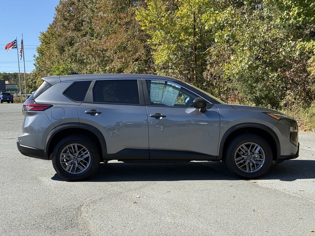 Used 2024 Nissan Rogue S image 4