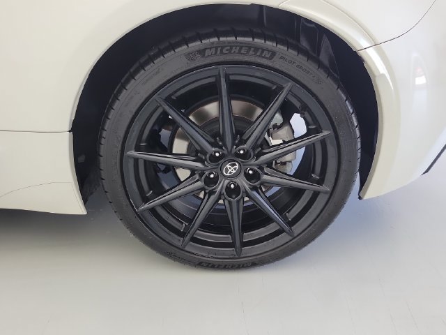 Used 2025 Toyota GR86 Premium RWD image 11