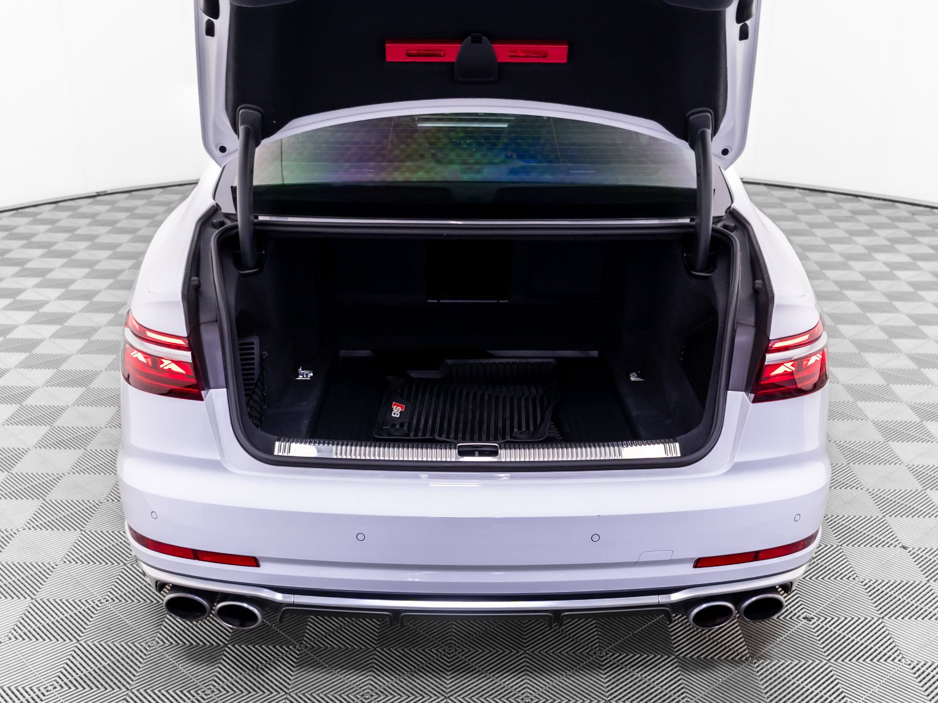 Used 2022 Audi S8 AWD/4WD image 31