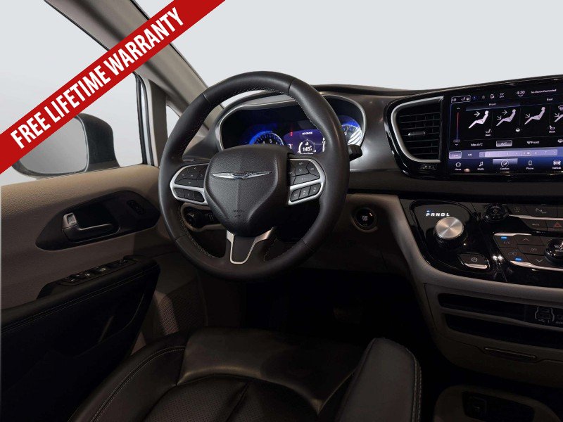 Used 2023 Chrysler Pacifica Touring-L FWD image 27