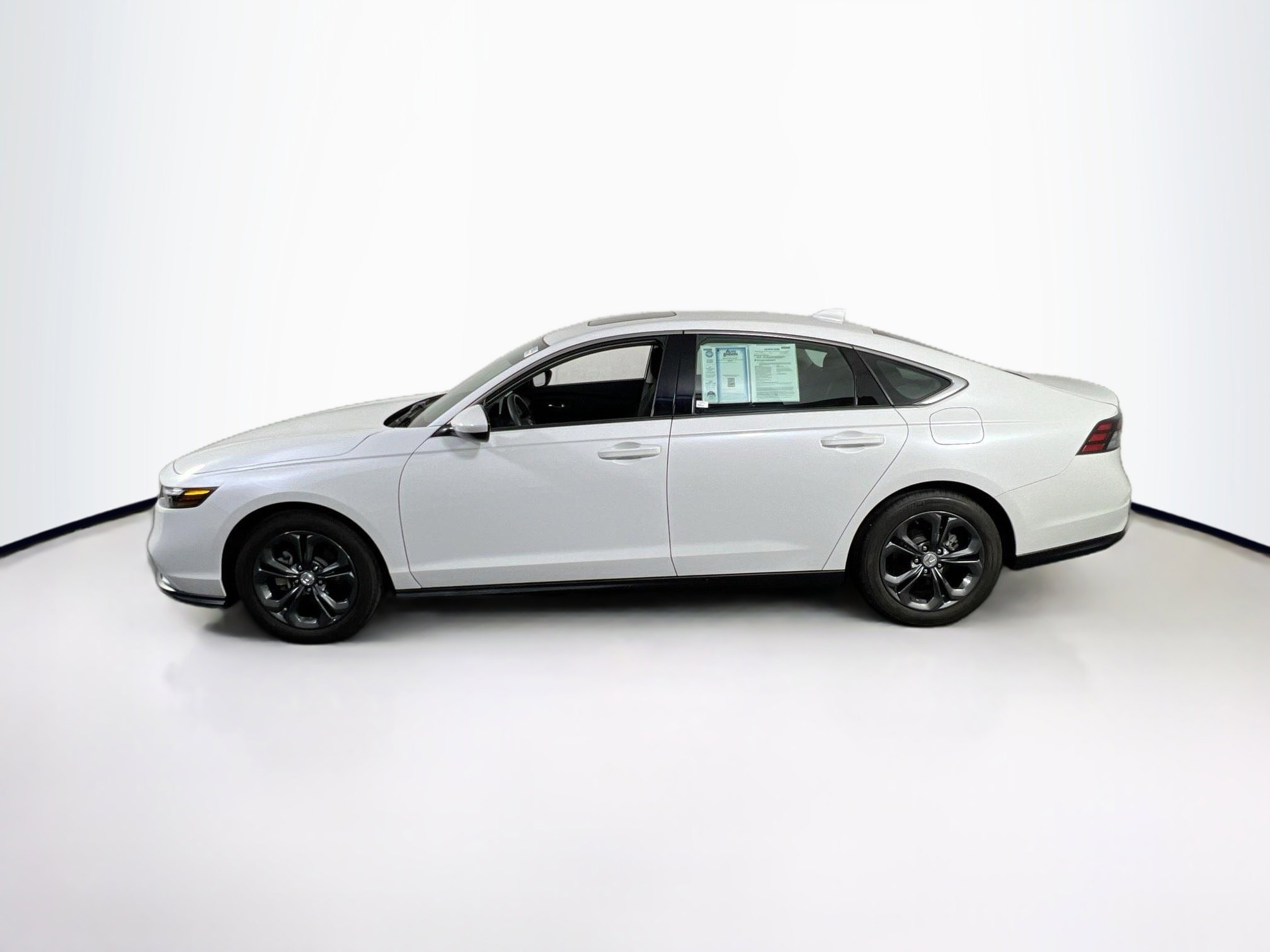 Used 2023 Honda Accord EX image 8