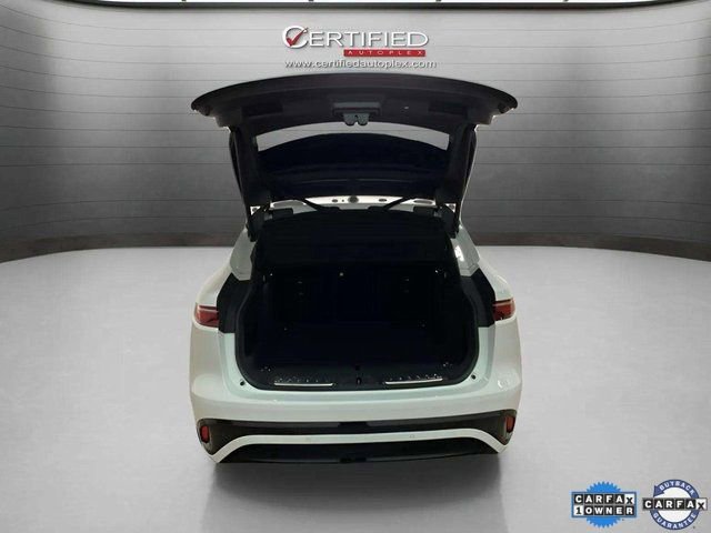 Used 2024 Jaguar F-PACE R-Dynamic S image 11