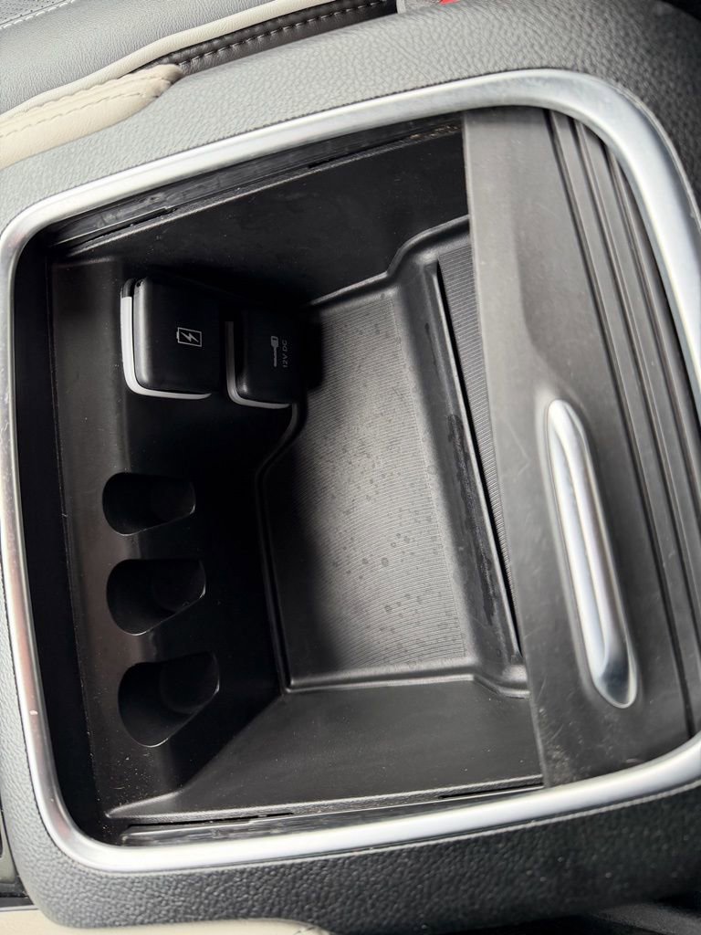 Used 2023 Chrysler Pacifica Limited image 16