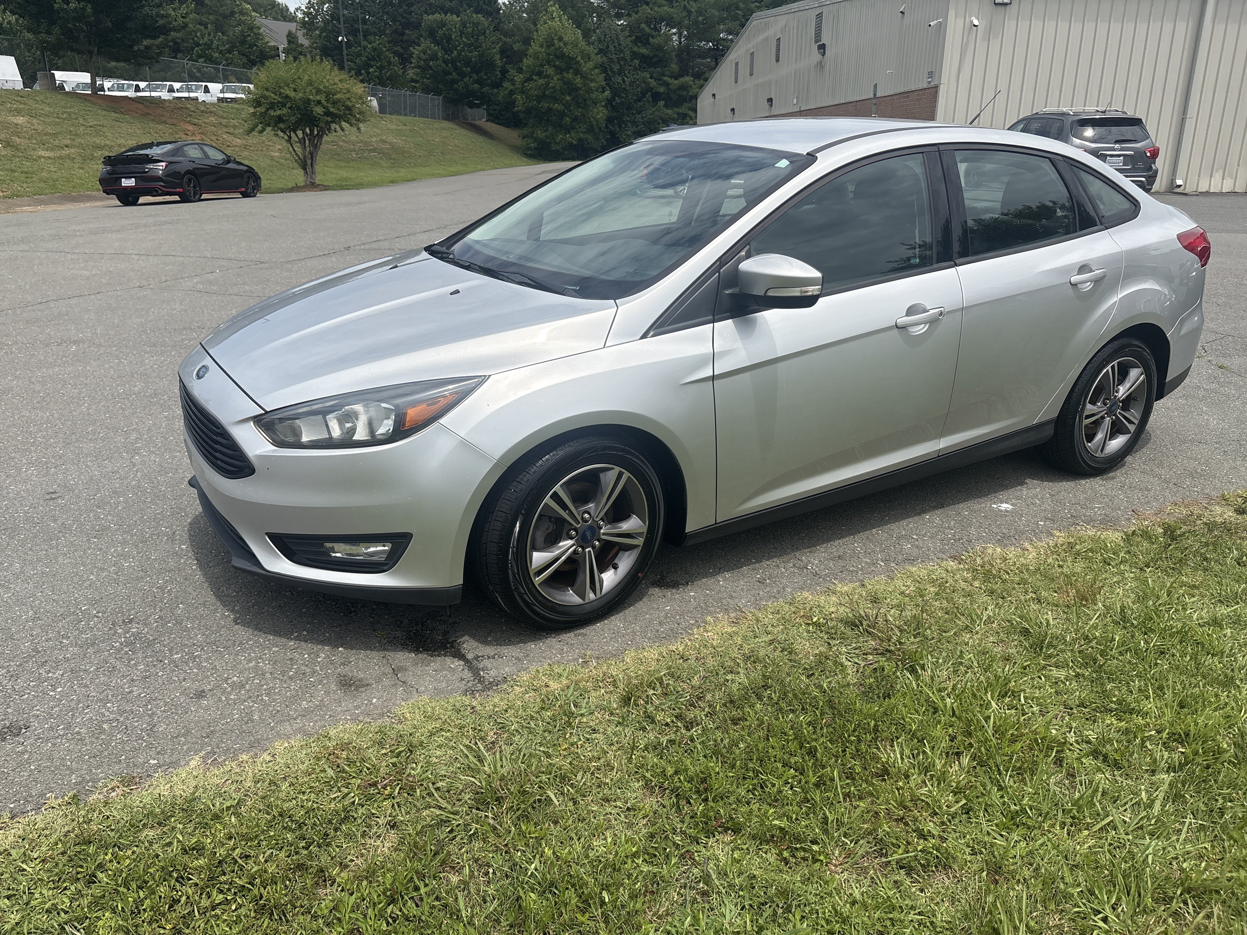 Used 2017 Ford Focus SE FWD image 1