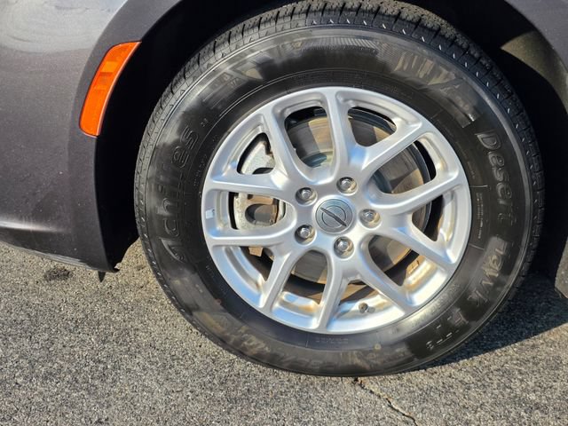 Used 2023 Chrysler Pacifica Touring-L FWD image 6