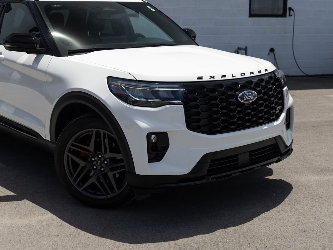 Used 2025 Ford Explorer ST AWD/4WD image 7