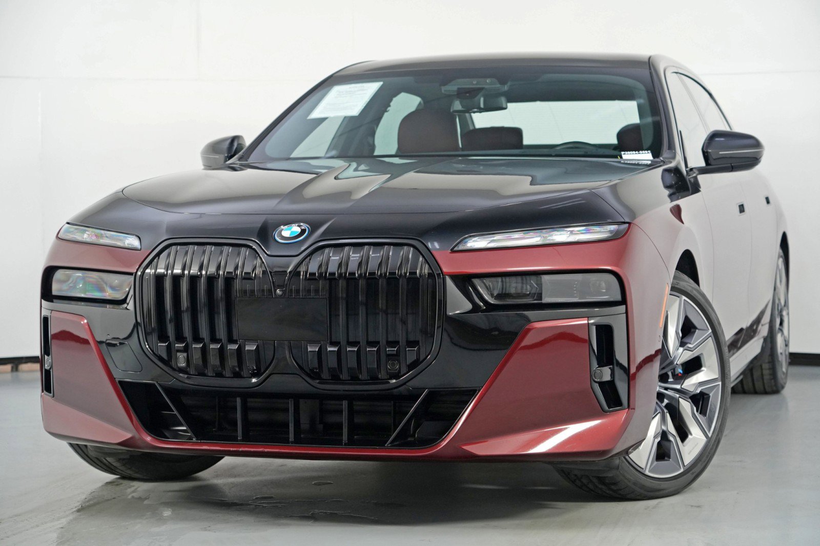 Used 2024 BMW i7 xDrive60 image 3